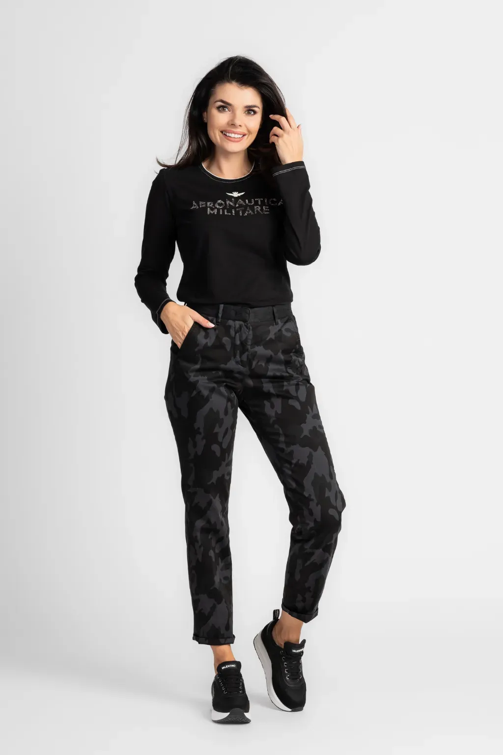 Spodnie Aeronautica Militare – codzienny styl z wojskowym charakterem